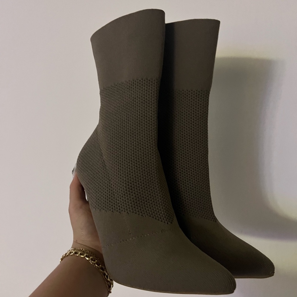 Elegant Brown Women's Boots